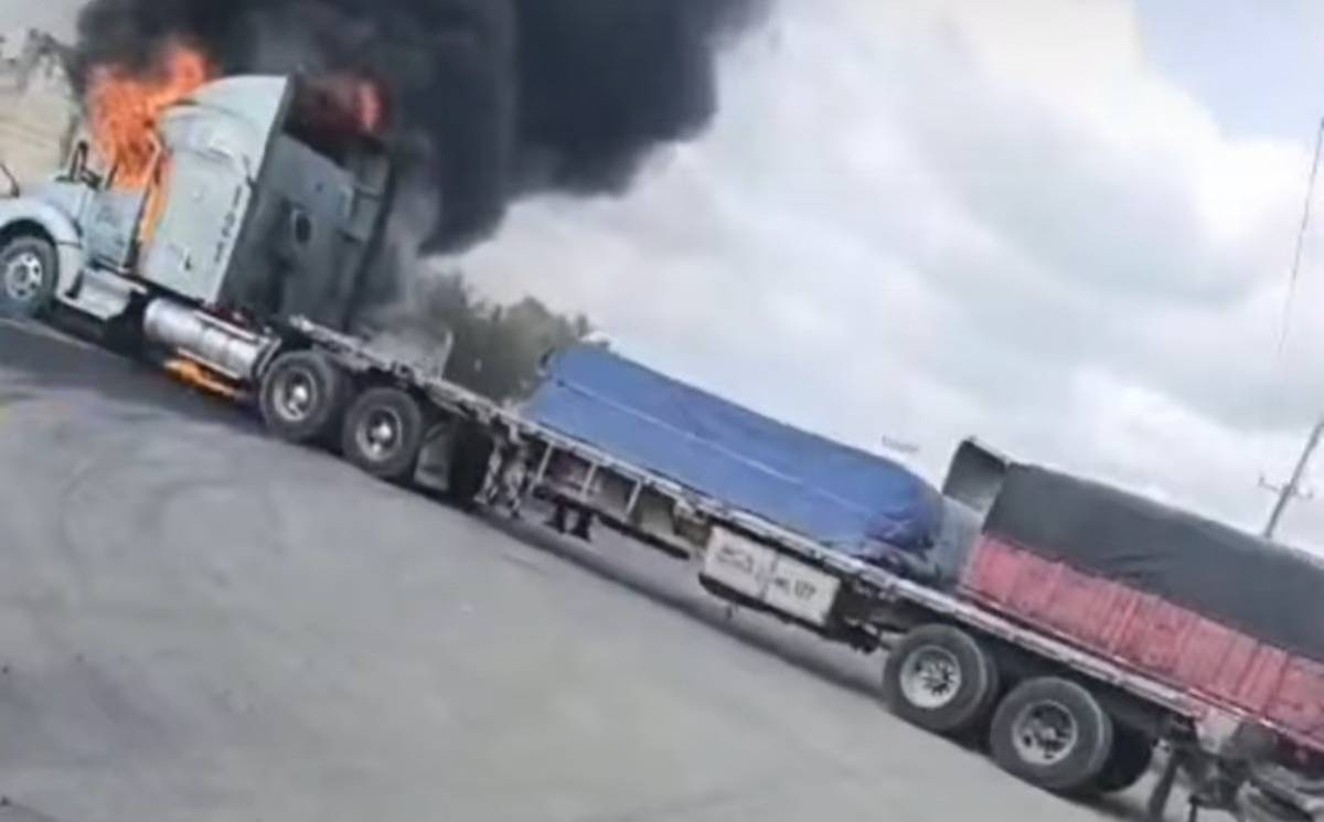 Oficial: Un delincuente abatido, 2 policías heridos e incendios en Tecomán