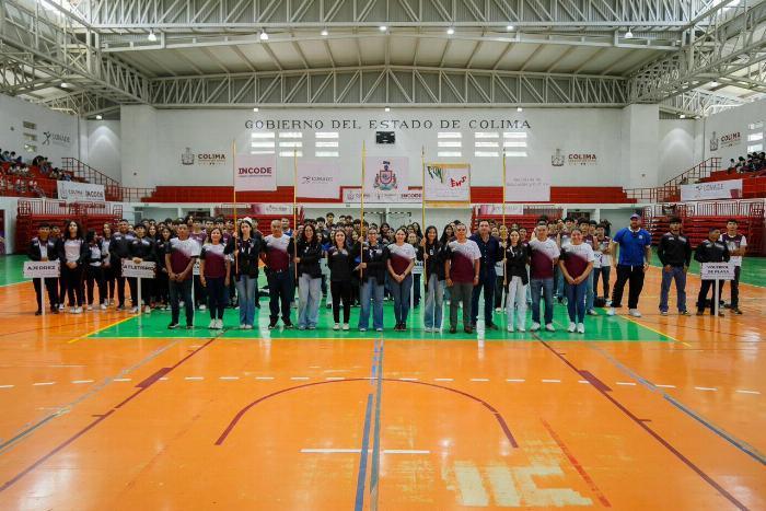 Abanderan delegación colimense que irá a los Juegos Nacionales de Educación Media Superior