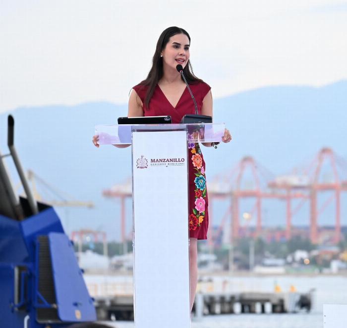Rosi Bayardo les cumple y rinde cuentas a las y los manzanillenses