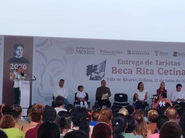 Comienza Sheinbaum entrega de la beca Rita Cetina; beneficiará a 57 mil estudiantes en Colima