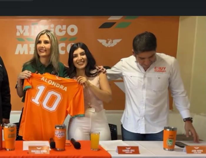 Regidora de Colima deja el PAN y se une a MC; la política “debe ser un espacio en permanente evolución”, dice