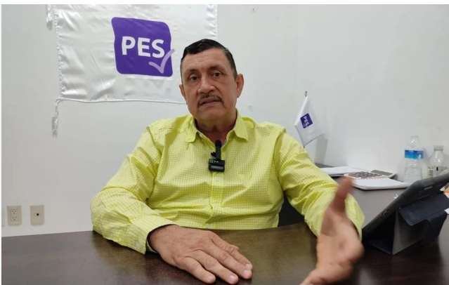 Anuncia el exalcalde de Ixtlahuacán, Carlos Carrasco, su cuarto partido político