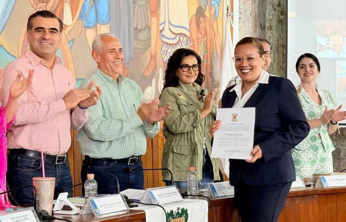 Tesorera del Ayuntamiento de Colima 'esconde' cómo están entregando las cuotas al Instituto de Pensiones