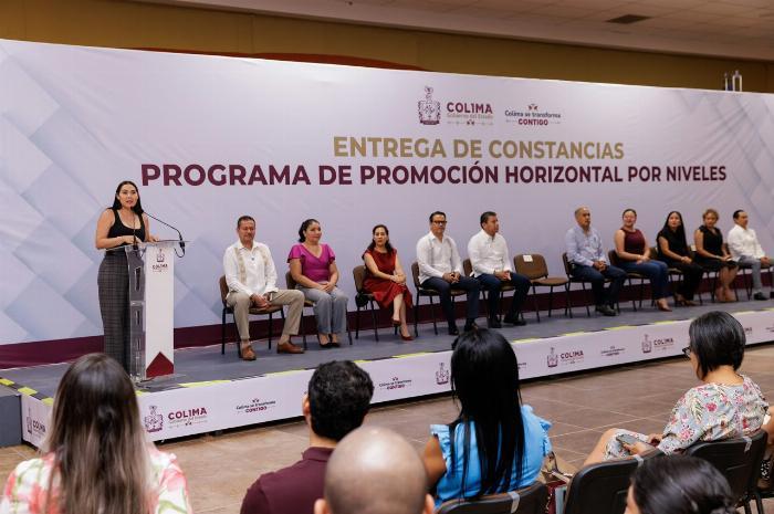 Gobernadora entrega a 870 constancias a docentes de incorporación al nivel O1 de promoción horizontal