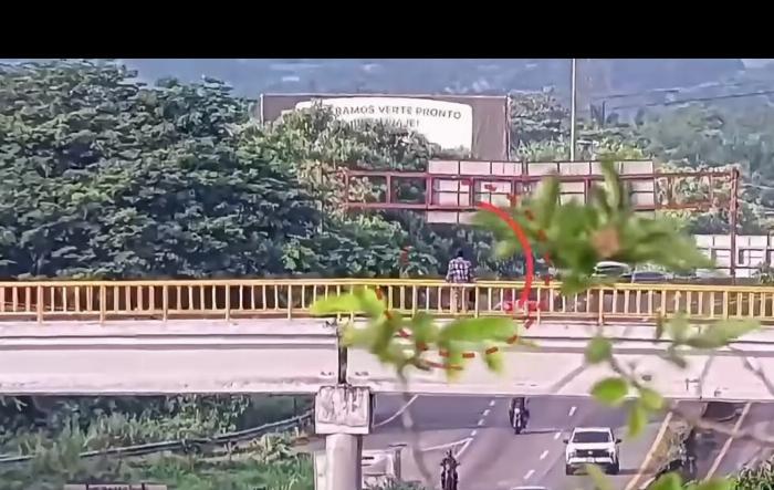 Gracias a las cámaras del C5i se evitaron 2 suicidios en la ciudad de Colima (Videos)
