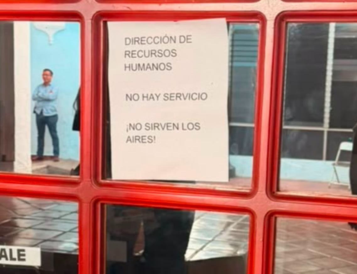 Malas condiciones de algunas oficinas del Ayuntamiento de Colima obliga a trabajadores a retirarse 